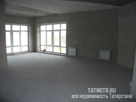Квартира свободной планировки в г. Зеленодольск, в черновой отделке. Очень просторные комнаты, высокие потолки,...