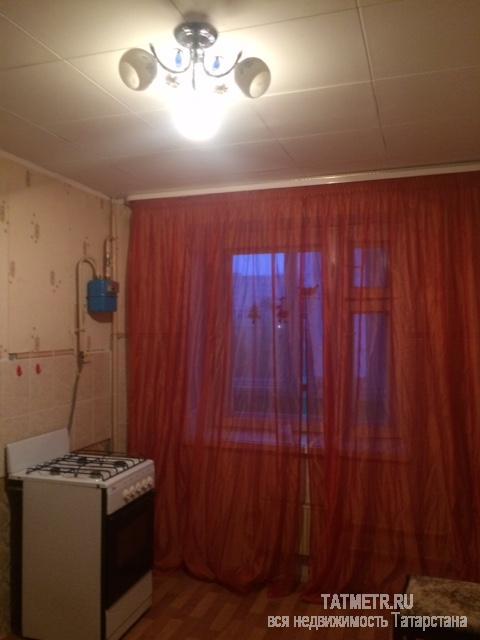 Отличная 1-комнатная улучшенка в хорошем районе г. Зеленодольска. Квартира теплая и светлая, окна выходят во двор. На... - 1