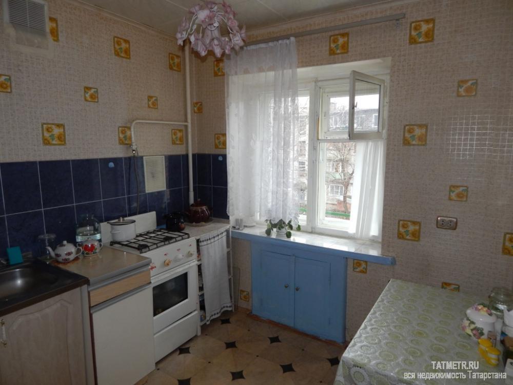 Хорошая однокомнатная квартира в городе Волжск. Теплая, уютная, окна на солнечную сторону. Заменены межкомнатные... - 2