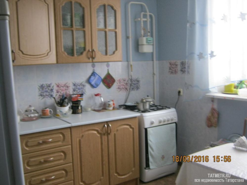 Отличная квартира в г. Зеленодольск. Квартира улучшенной планировки, находится в центре мкр. Мирный. Комната большая,... - 2