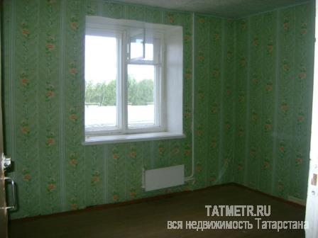 Комната в двухкомнатном блоке в г. Зеленодольск, не угловая. Все удобства на две семьи. Дом расположен в молодом,...