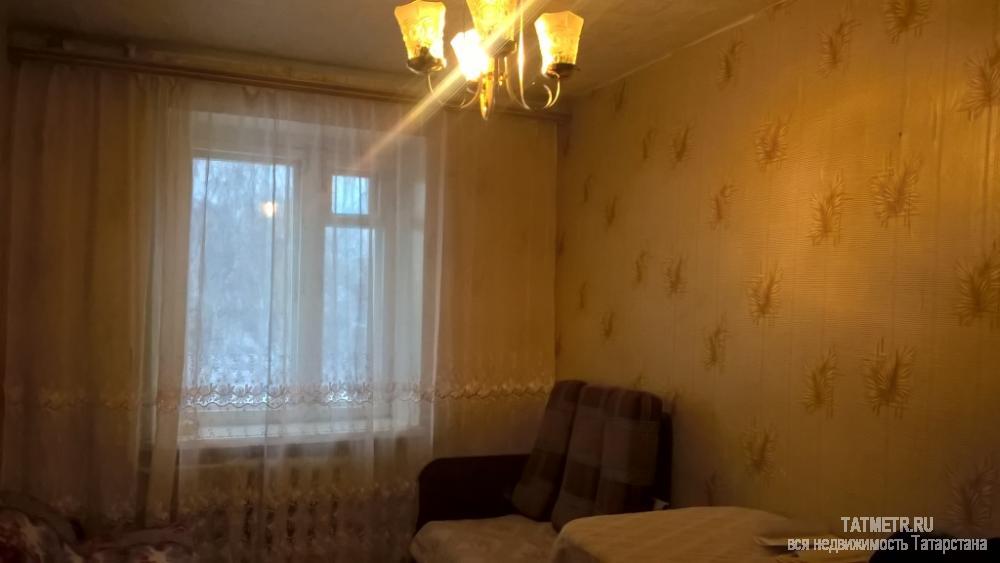 Отличная квартира в г. Зеленодольск. Комнаты просторные, светлые. Квартира  в хорошем состоянии. На полу линолеум.... - 3