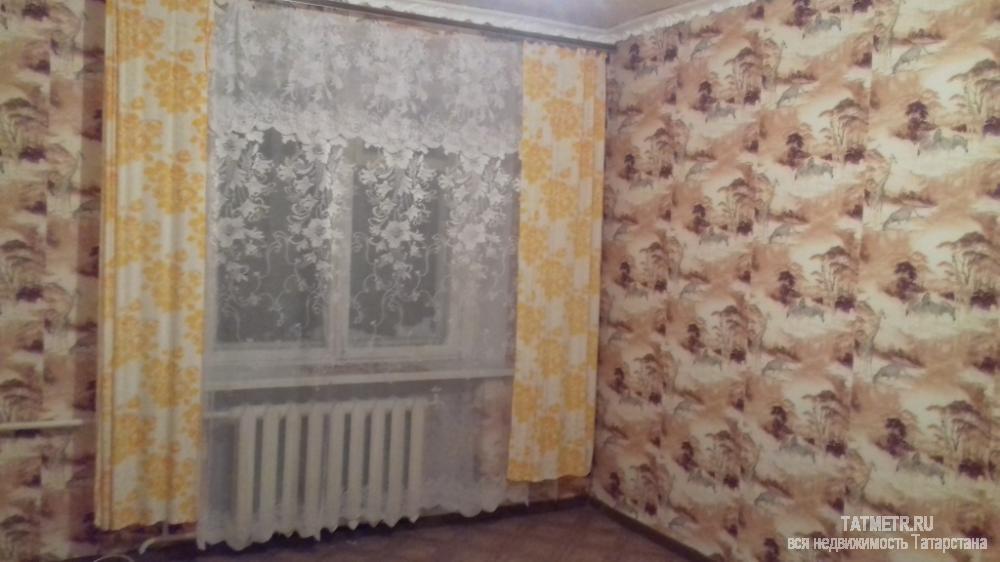 Трехкомнатная квартира в г. Зеленодольск, в мкр. Мирный. Комнаты раздельные. Большая, застекленная пластиковыми... - 2