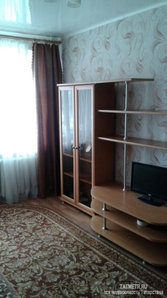 Сдается отличная квартира в г. Зеленодольск. Квартира с отличным ремонтом; имеется диван-кровать, стенка, телевизор,... - 2