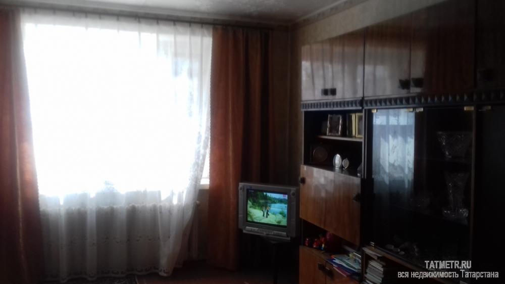 Отличная, просторная квартира в г. Зеленодольск. Квартира теплая, окна выходят на разные стороны дома, не угловая....