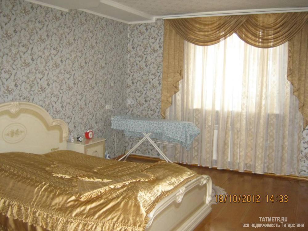 Огромный, шикарнейший коттедж в городе Зеленодольск, 4 очень больших, просторных комнат, на первом этаже зал-гостиная... - 11