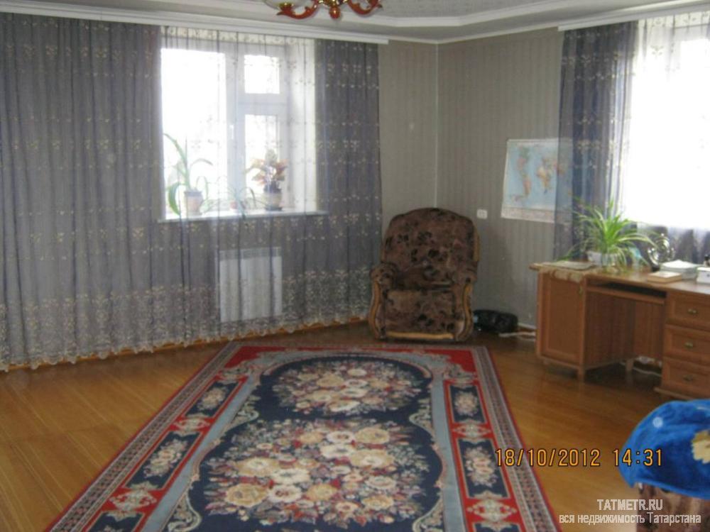 Огромный, шикарнейший коттедж в городе Зеленодольск, 4 очень больших, просторных комнат, на первом этаже зал-гостиная... - 9