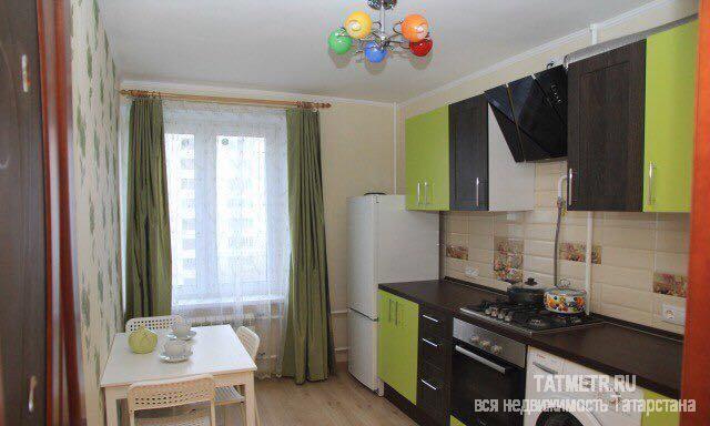 Сдается чистая 2-комнатная квартира в панельном доме, расположенном в спальном районе города Казани. Рядом с домом... - 2