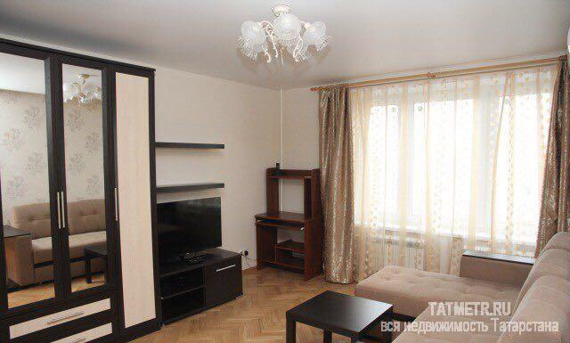 Сдается чистая 2-комнатная квартира в панельном доме, расположенном в спальном районе города Казани. Рядом с домом... - 3