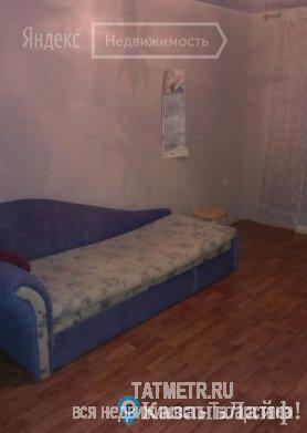 Чистая 1-комнатная квартира в кирпичном доме, расположенном в спальном районе города Казани. Рядом с домом... - 3