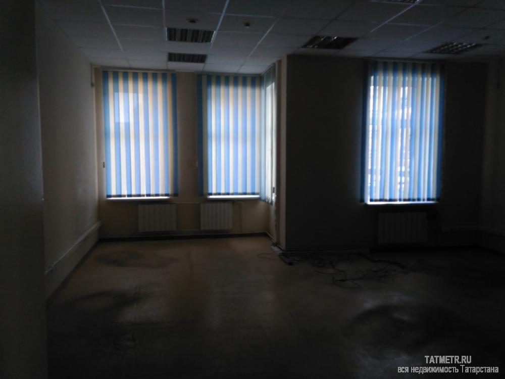 Продается 3-х этажное здание на Петербургской. Помещения оборудованы кондиционерами, имеются все необходимые... - 11