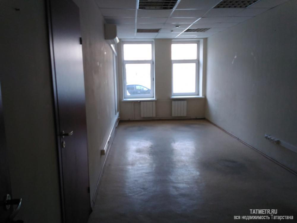 Продается 3-х этажное здание на Петербургской. Помещения оборудованы кондиционерами, имеются все необходимые... - 16