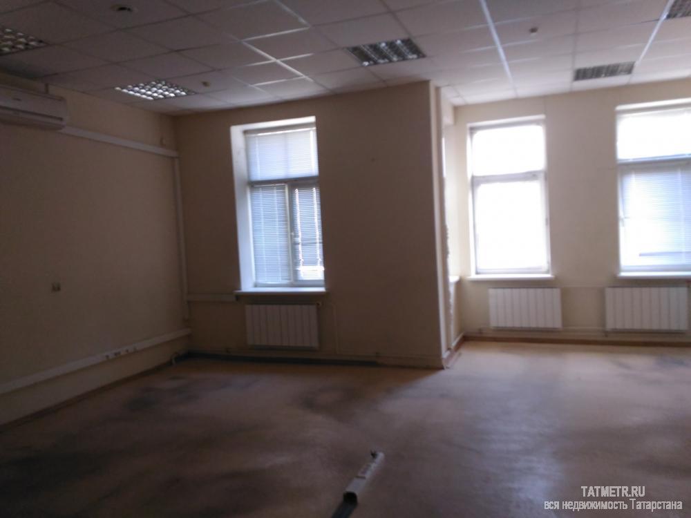 Продается 3-х этажное здание на Петербургской. Помещения оборудованы кондиционерами, имеются все необходимые... - 7
