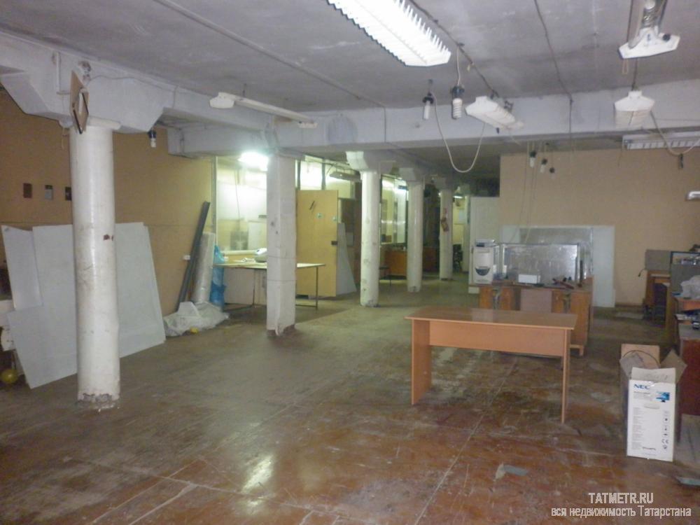 Сдается помещение 800кв.  в Кировском районе, в здании льнокомбината, которое состоит из кабинетов прилегающих к...