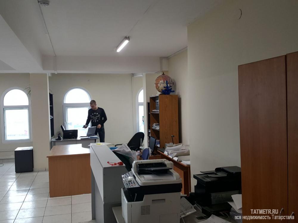 Сдается офис 102 кв.м. в Вахитовском районе на 6м этаже. Хороший ремонт, светлое помещение без перегородок,... - 1