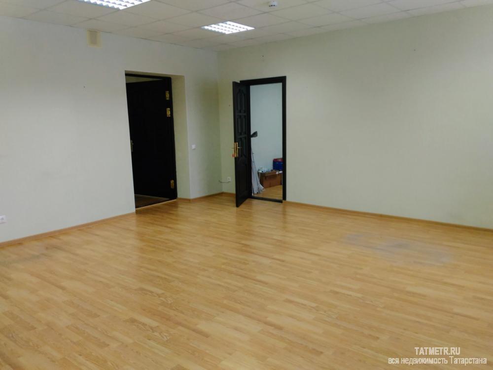 Предлагается аренда целого этаж в бизнес-центре расположенном на ул. Ахтямова, на самом берегу озера Нижний Кабан.... - 3