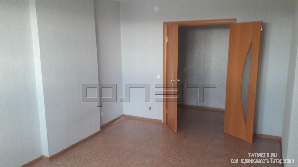 Продаётся уютная трехкомнатная квартира, практически в центре города Казани, в кирпичном доме 2014 года постройки, по...
