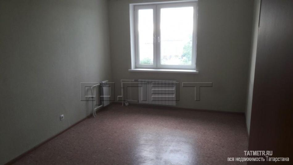 Продаётся уютная трехкомнатная квартира, практически в центре города Казани, в кирпичном доме 2014 года постройки, по... - 2