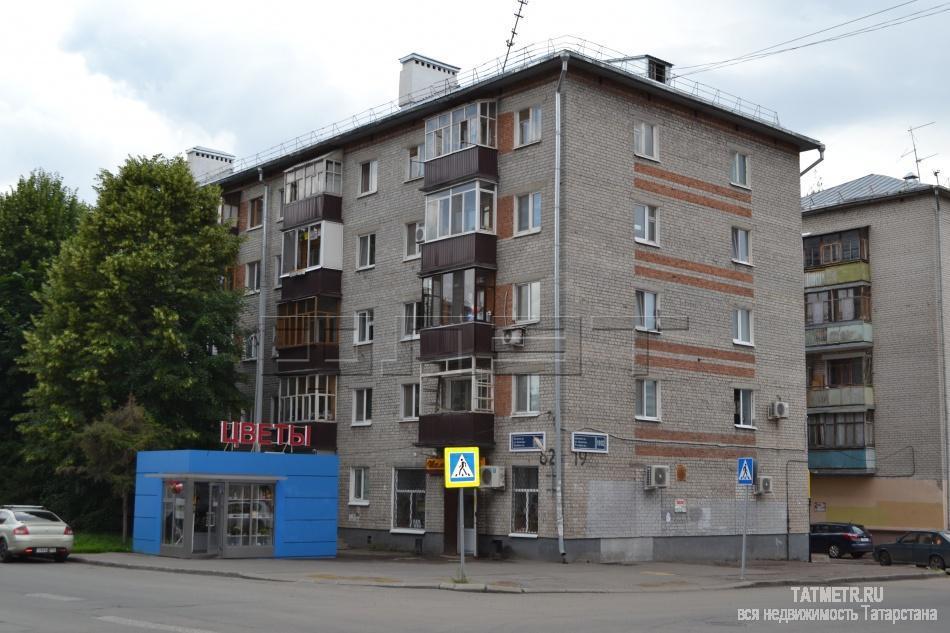 В центре Казани, в Вахитовском районе по улице Качалова, д. 82 в кирпичном доме на 4 этаже 5-ти этажного продается...
