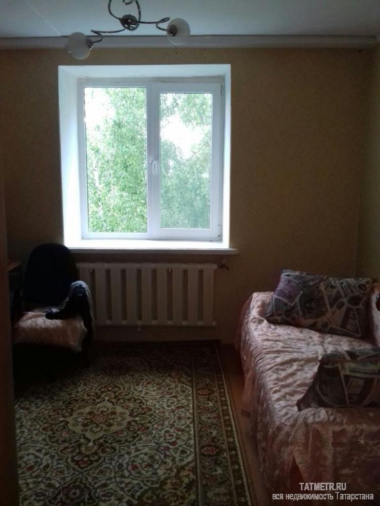 Отличная квартира в городе Зеленодольск. Чистая, теплая и очень светлая.  Установлены пластиковые окна, лоджия... - 2