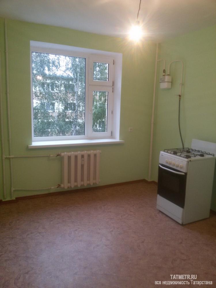 Сдается отличная, новая, чистая квартира в новом доме в г. Зеленодольск. С хорошим ремонтом. Комната просторная,... - 2