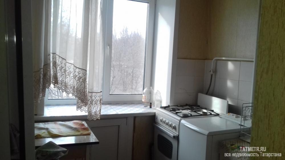 Сдается хорошая, светлая квартира в г. Зеленодольск. В квартире есть софа, плита, холодильник, тумба. Спокойные... - 2