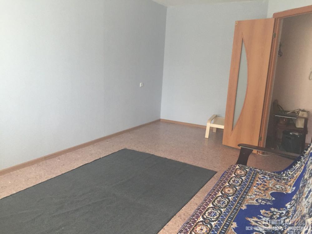 Сдается отличная однокомнатная квартира в новом доме в г. Зеленодольск. В квартире имеется диван, тумбочка, стол,... - 2