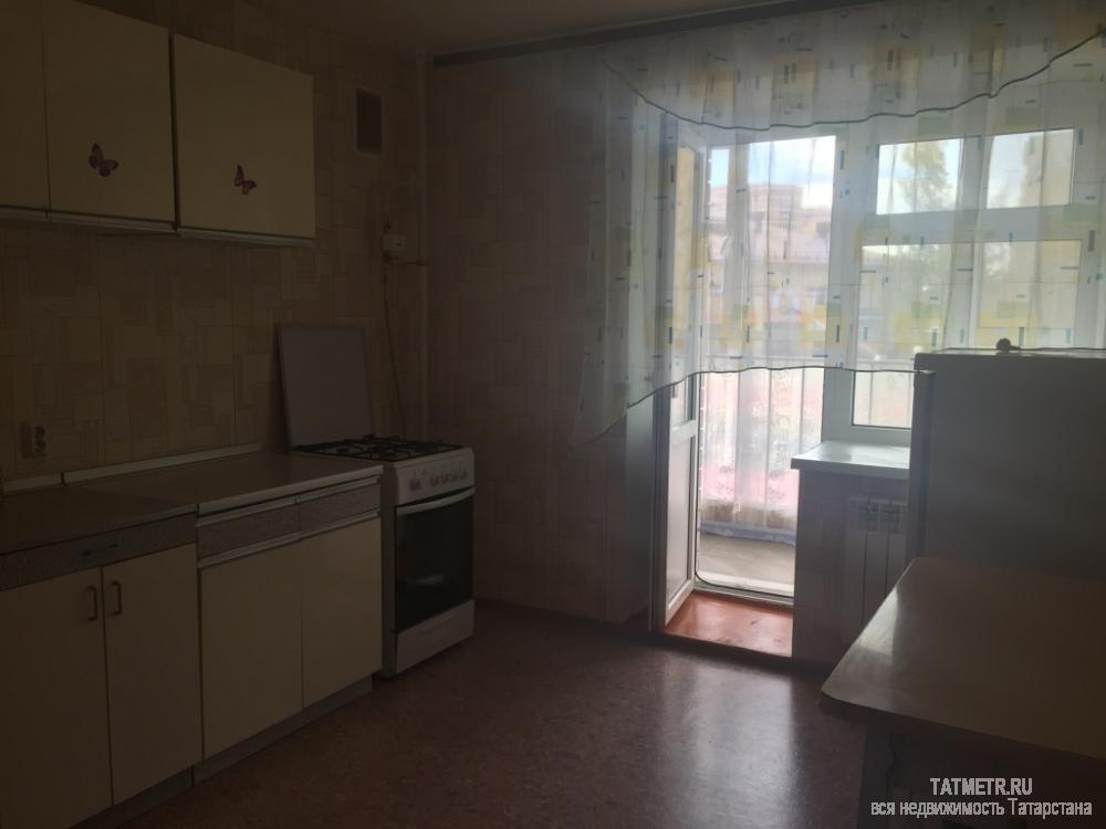 Сдается отличная однокомнатная квартира в новом доме в г. Зеленодольск. В квартире имеется диван, тумбочка, стол,... - 3