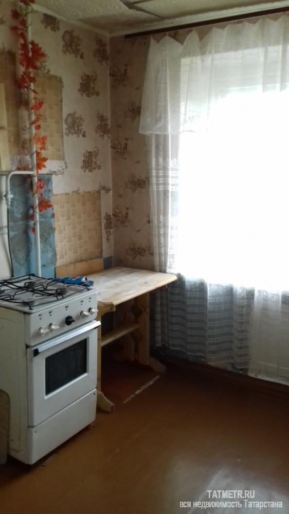 Сдается хорошая квартира в г. Зеленодольск. В квартире имеется раскладной диван, детская кроватка, кухонный стол и... - 3