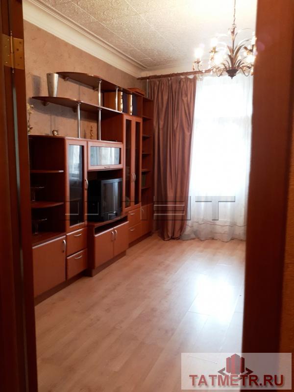 Продается 3- х комнатная квартира - «сталинка» на 4 этаже  кирпичного дома в самом центре Московского района  по ул.... - 1