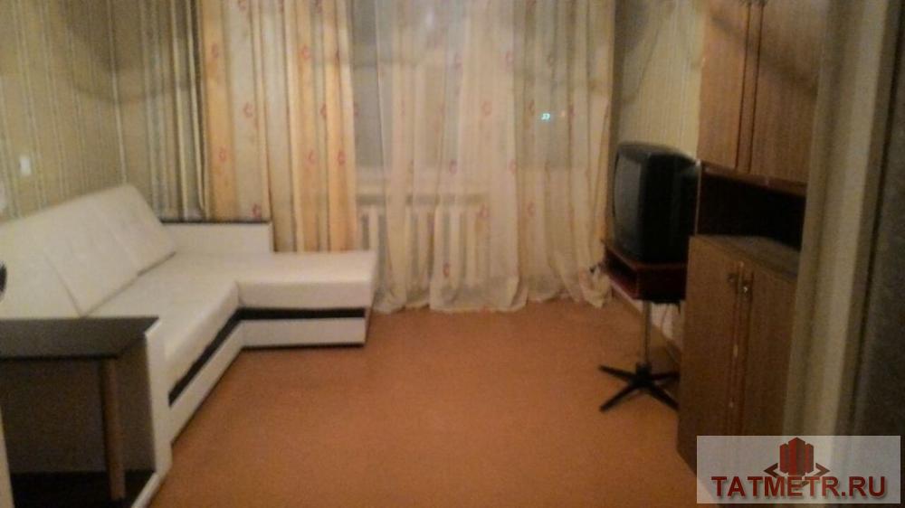 Сдается хорошая комната г. Зеленодольск. Комната с лоджией. В квартире имеется вся необходимая для проживания мебель...