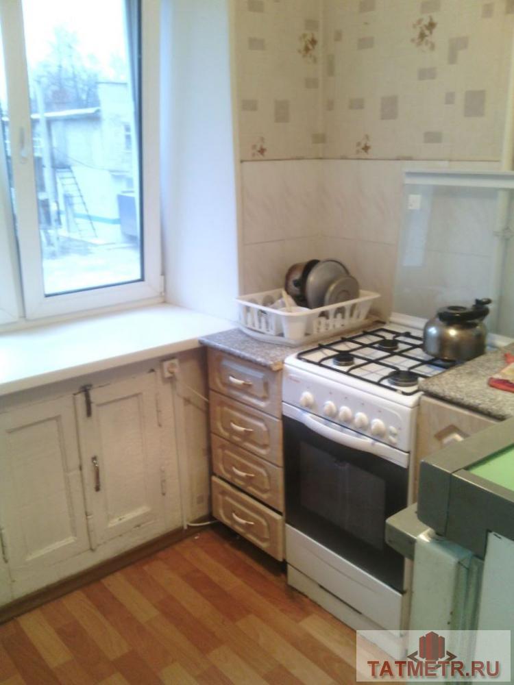 Сдается отличная двухкомнатная квартира в г. Зеленодольск. В квартире имеется: кухонный гарнитур, диван, большая... - 2