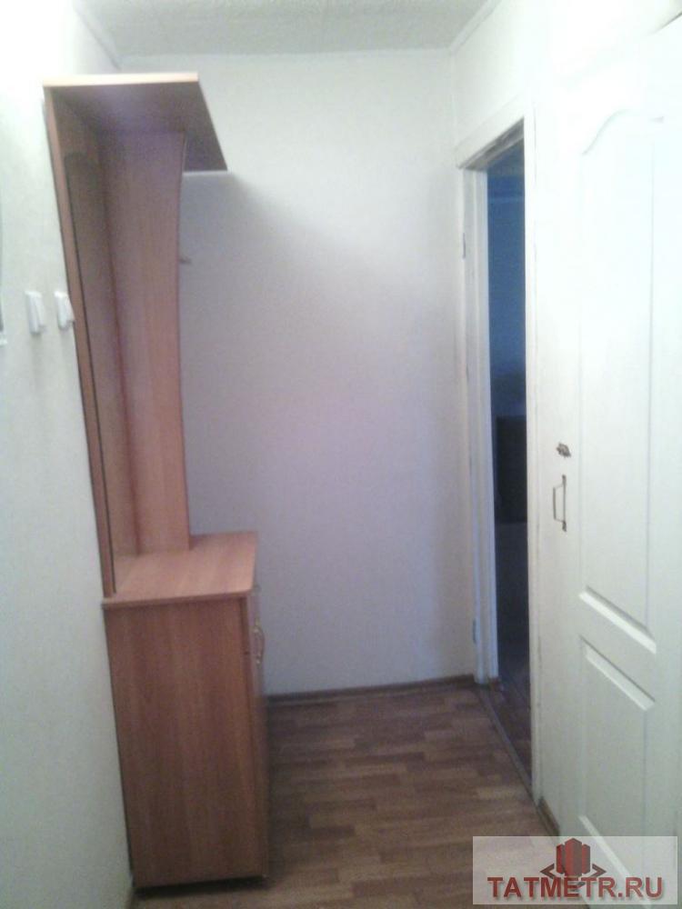 Сдается отличная двухкомнатная квартира в г. Зеленодольск. В квартире имеется: кухонный гарнитур, диван, большая... - 3