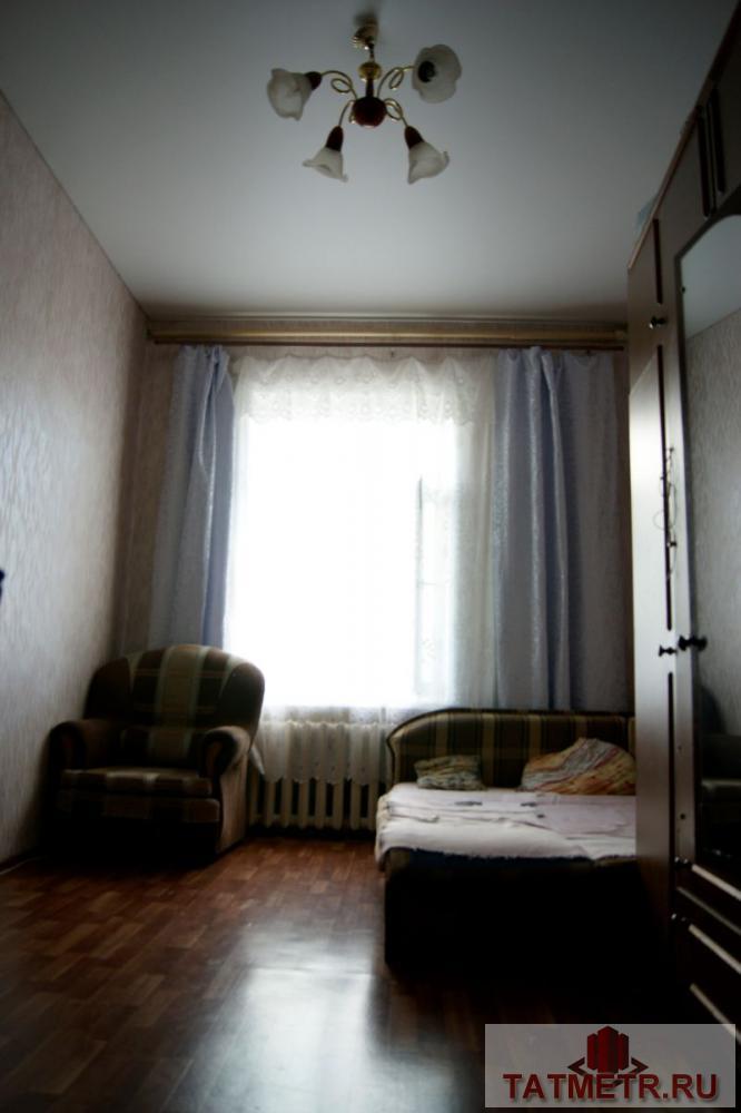 Просторная комната в блочном общежитии, в доме типа «Сталинка». Высокие 3-ёх метровые потолки, комната не угловая....
