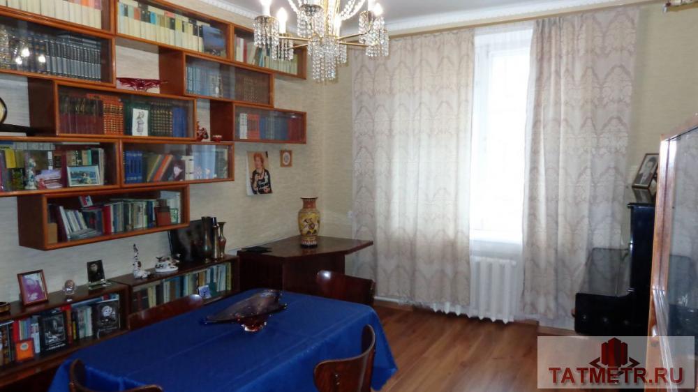 Продается 3-х комнатная квартира 'Сталинского' проекта на 2-м этаже 4-х этажного кирпичного дома в хорошем, жилом...