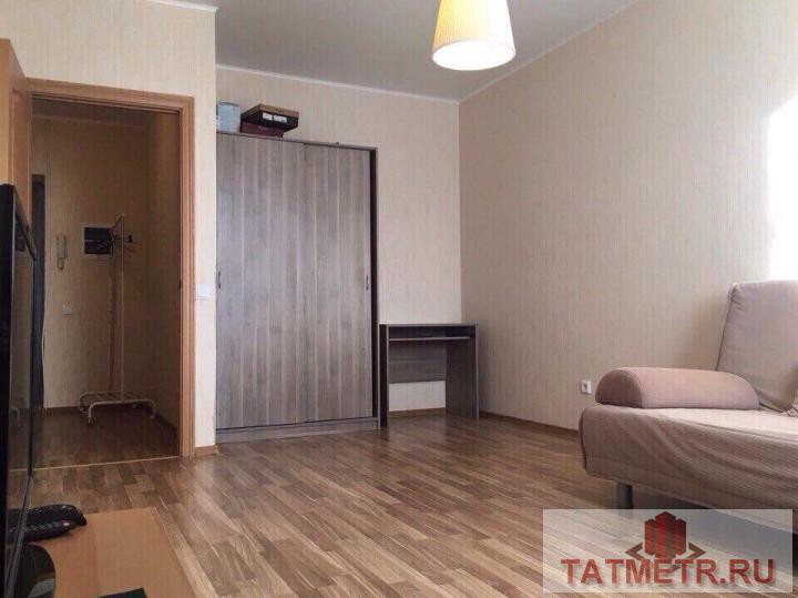 Сдается просторная 1-комнатная квартира в новом доме, расположенном в спальном районе города Казани. Рядом с домом...