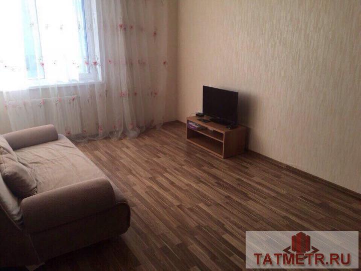 Сдается просторная 1-комнатная квартира в новом доме, расположенном в спальном районе города Казани. Рядом с домом... - 2