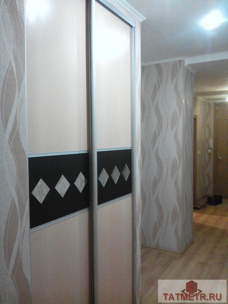 Отличная трёхкомнатная квартира с хорошим ремонтом в Зеленодольске. Во всех комнатах окна стеклопакет, полы ламинат,... - 11