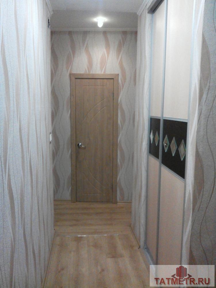 Отличная трёхкомнатная квартира с хорошим ремонтом в Зеленодольске. Во всех комнатах окна стеклопакет, полы ламинат,... - 12