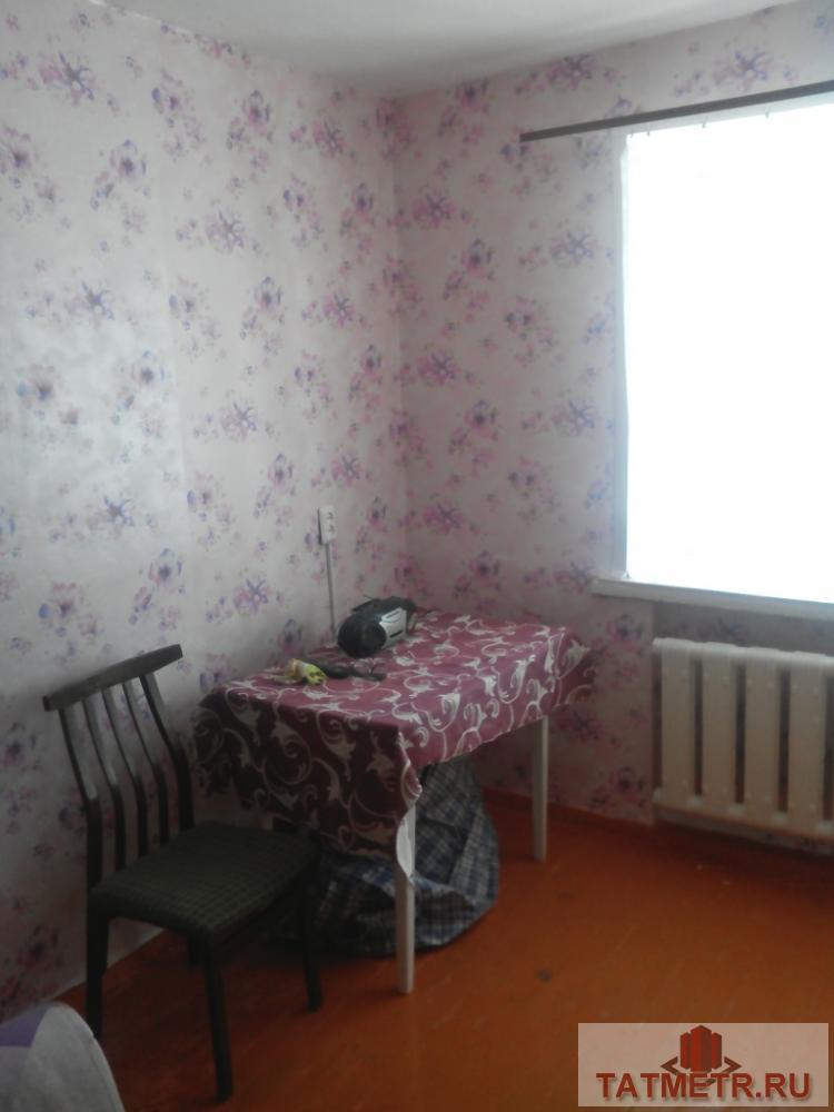 Сдаётся отличная гостинка в г. Зеленодольск. В комнате есть телевизор, кухонный стол, стул, холодильник,...
