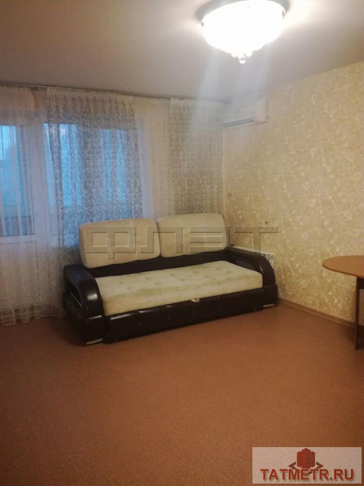 Сдается чистая 2-комнатная квартира в панельном доме, расположенном в спальном районе города Казани. Рядом с домом... - 3