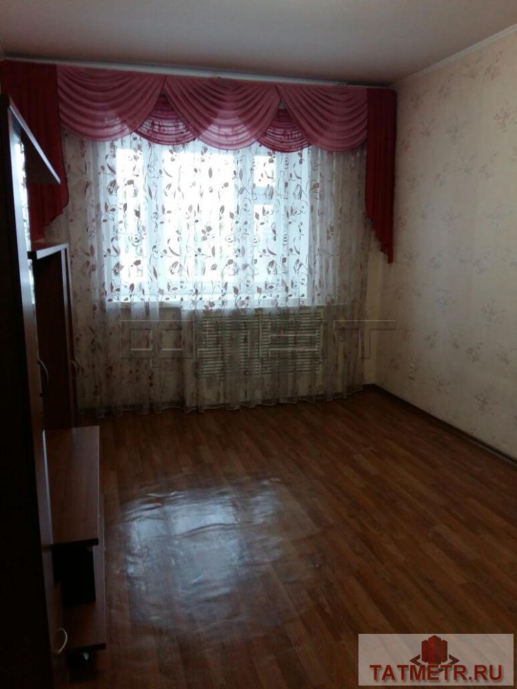 Сдается уютная 2-комнатная квартира в кирпичном доме, расположенном в спальном районе города Казани. Рядом с домом... - 1