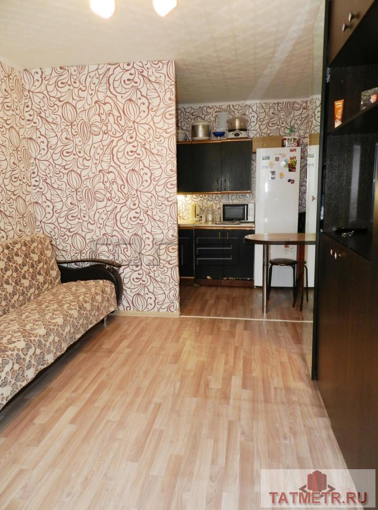 В Приволжском районе Казани продается уютная комната  в кирпичном доме по ул. Гарифьянова, 42. Комната поделена на 2...