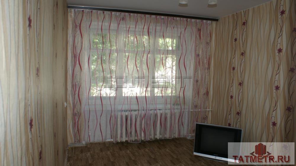 Продается уютная, светлая комната 12, 1 кв.м с ремонтом в Ново-Савиновском районе г.Казани. На полу линолеум, недавно...