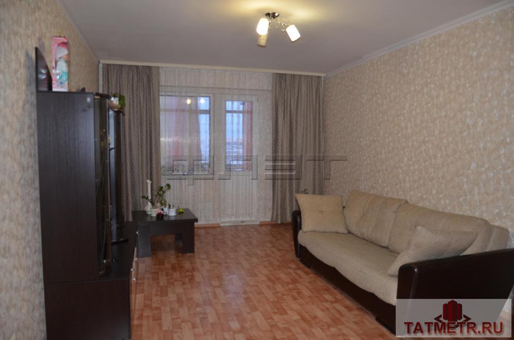 На пересечении улиц Аделя Кутуя, Седова, Гвардейская продается просторная двухкомнатная квартира, с хорошим ремонтом.... - 1