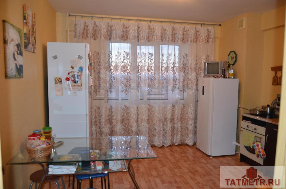 На пересечении улиц Аделя Кутуя, Седова, Гвардейская продается просторная двухкомнатная квартира, с хорошим ремонтом.... - 3