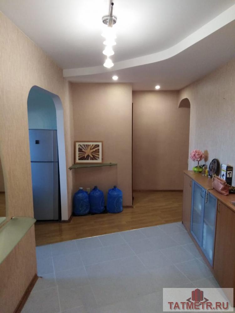 Сдается чистая, просторная 3-комнатная квартира в кирпичном доме, расположенном в оживленном районе города Казани....