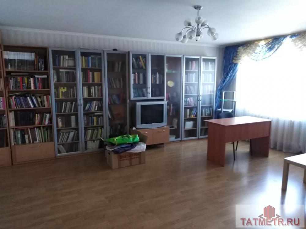 Сдается чистая, просторная 3-комнатная квартира в кирпичном доме, расположенном в оживленном районе города Казани.... - 14