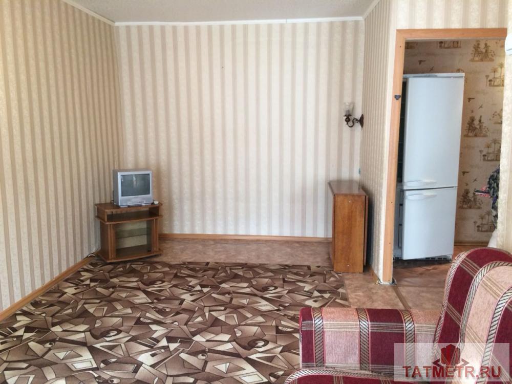 Сдается уютная 2-комнатная квартира в кирпичном доме, расположенном в спальном районе города Казани. Рядом с домом... - 2