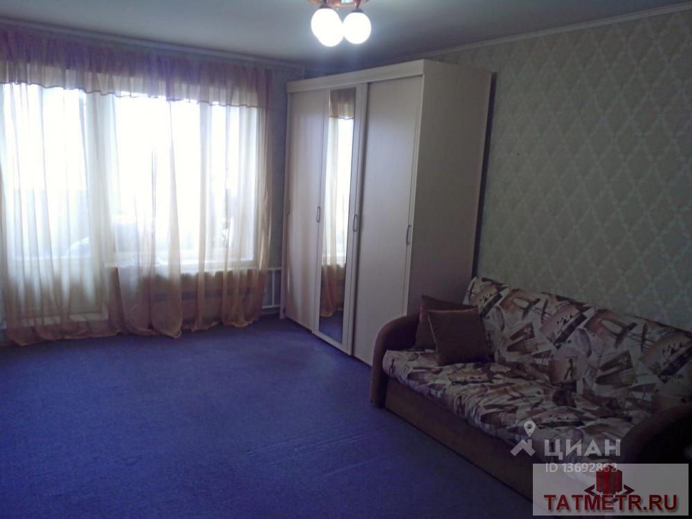 Сдается чистая 1-комнатная квартира в панельном доме, расположенном в развитом и динамичном районе Казани. Рядом с...